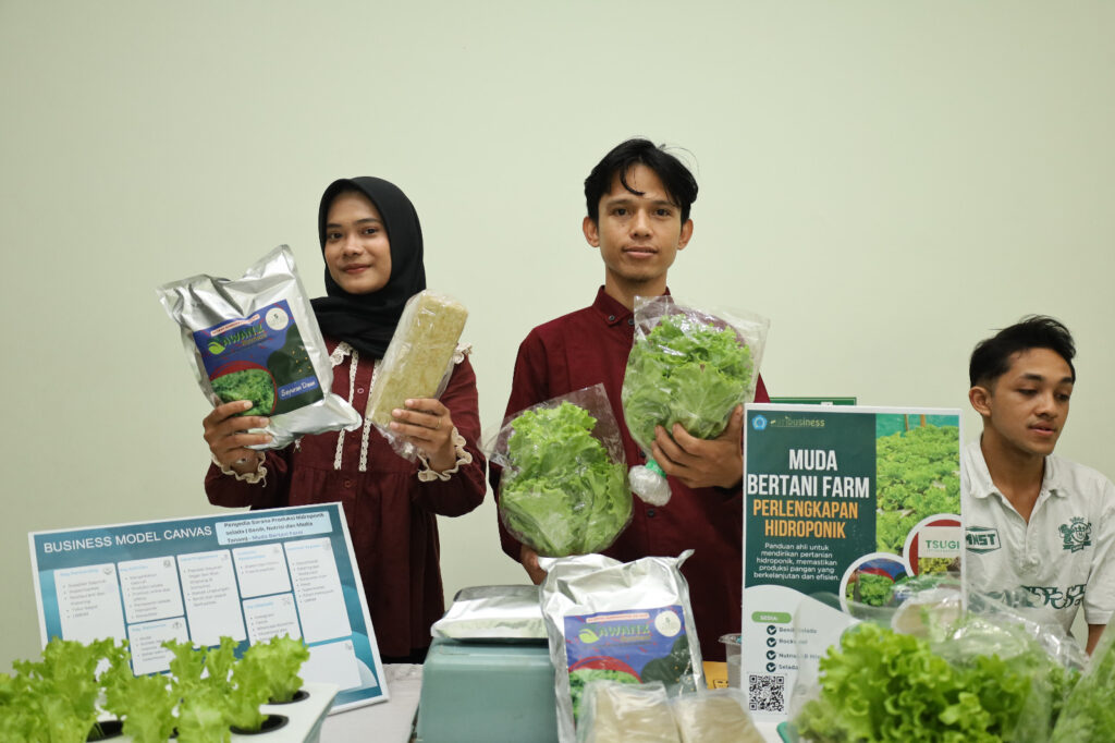 FEB UNIMUS Demonstrates Its Role in Producing Young Entrepreneurs through Expo and Alumni Teaching Program