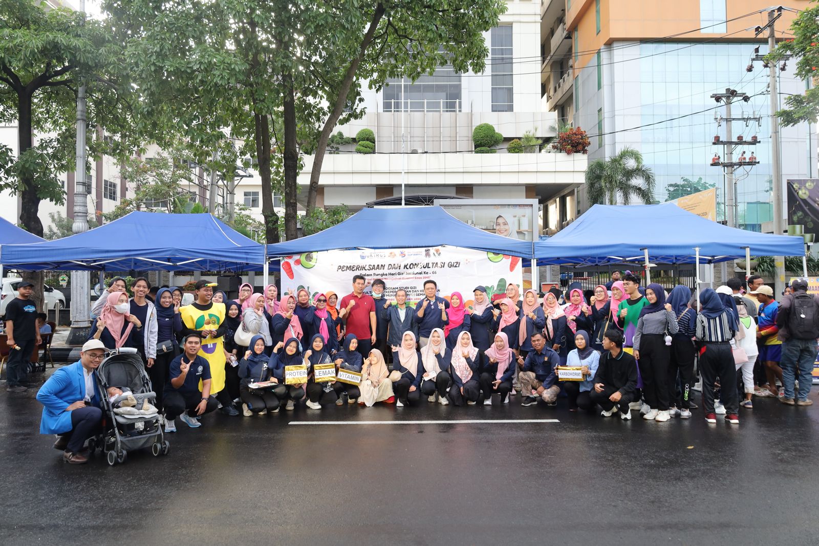 Celebrating the 66th National Nutrition Day, UNIMUS Provides Health Services for the Community at Semarang Car Free Day