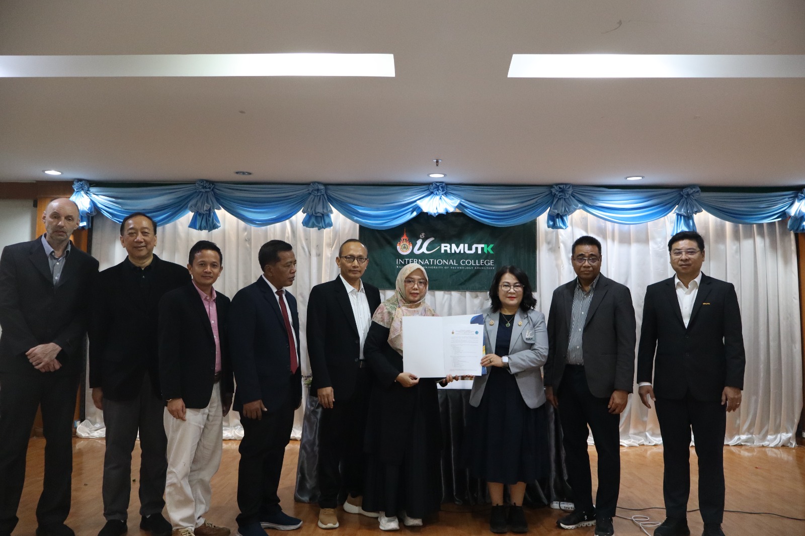 MoA Signing and Participation in an International Seminar by FEB UNIMUS in Thailand